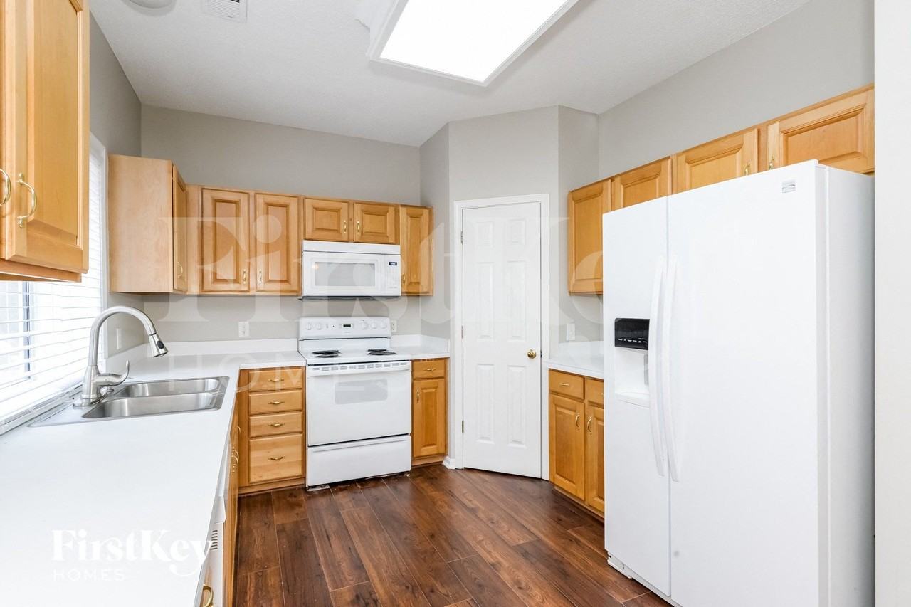 11330 Wagonford Ln - Photo 6 of 15