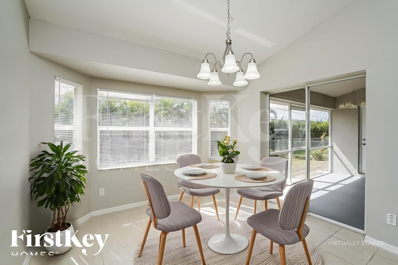 8352 Bahamas Rd - Photo 7 of 19