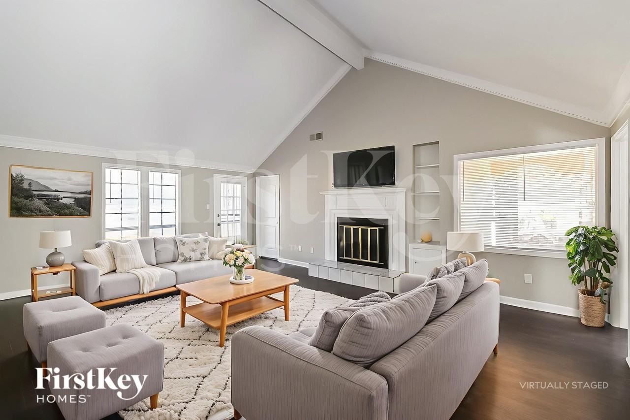 6290 Ridge Manor Dr - Photo 3 of 18