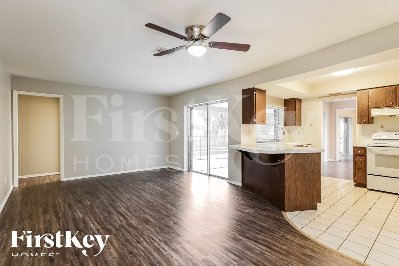 3922 Se 2nd Ave - Photo 3 of 19