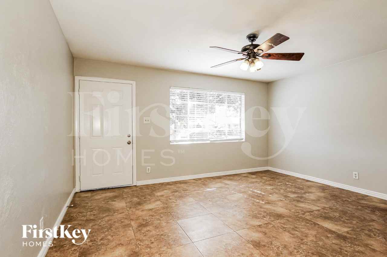 2308 W Orchid Ln - Photo 3 of 19