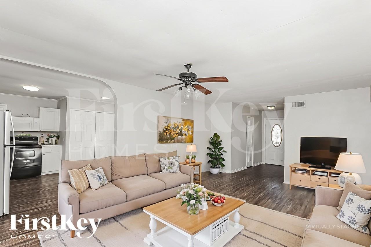 2202 Lockwood Dr - Photo 5 of 18