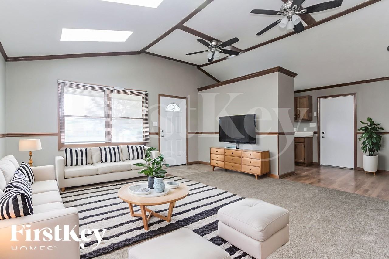 2102 E Edgewood Ave - Photo 3 of 18