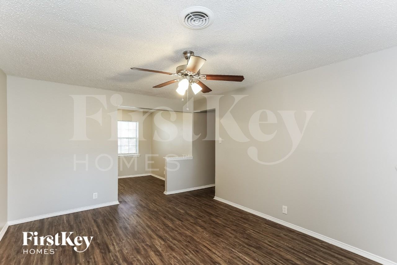 1839 Wynn Ter - Photo 3 of 15