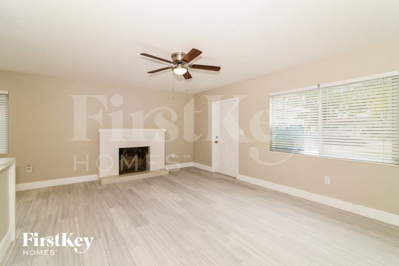 1241 Nw 7th Ave - Photo 3 of 15