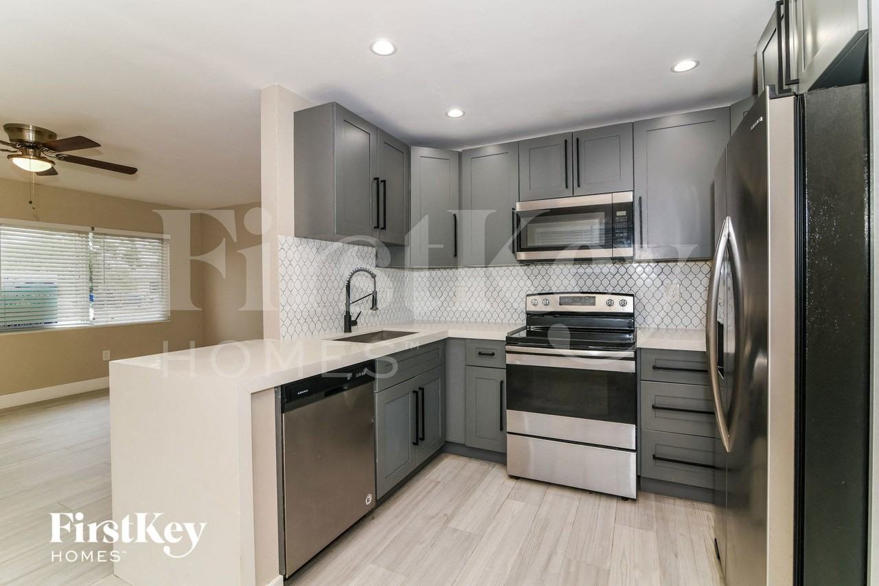 1241 Nw 7th Ave - Photo 7 of 15