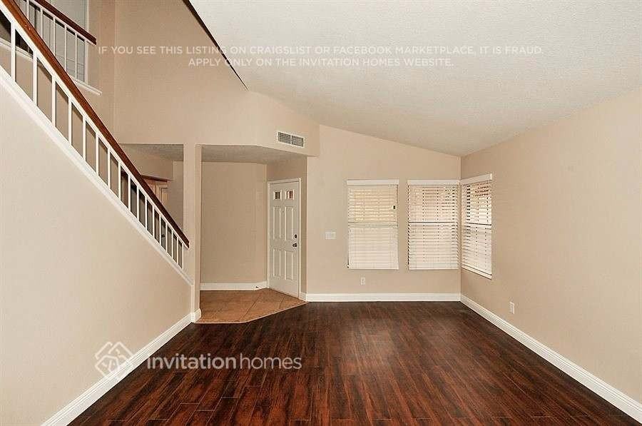 2494 Muirfield Ave - Photo 3 of 18