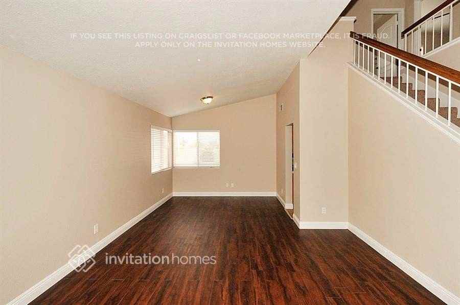 2494 Muirfield Ave - Photo 4 of 18