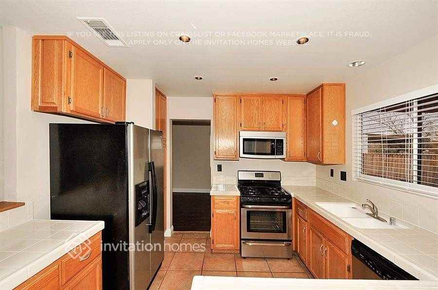 2494 Muirfield Ave - Photo 6 of 18