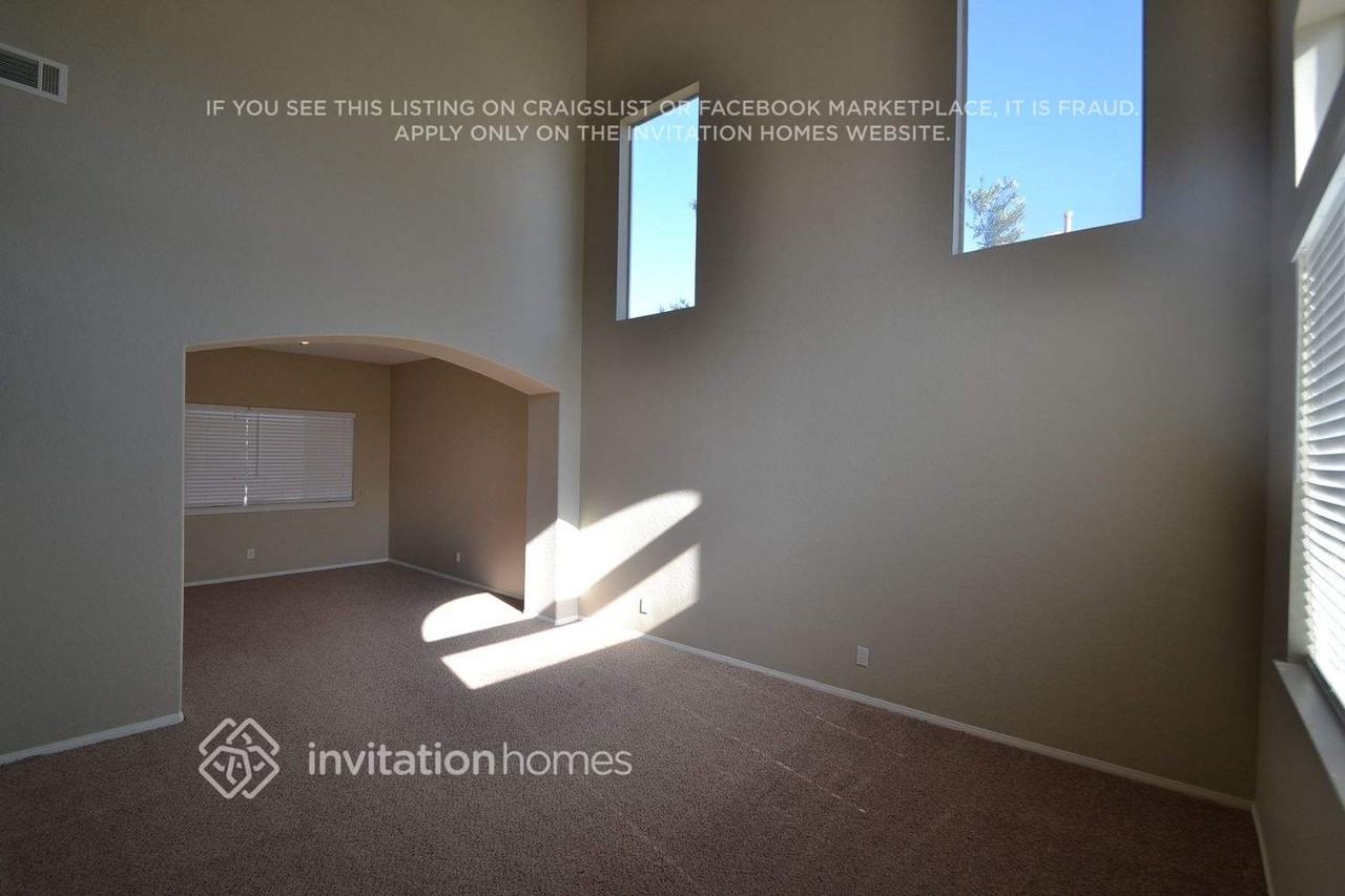 7325 Round Hill Dr - Photo 5 of 18