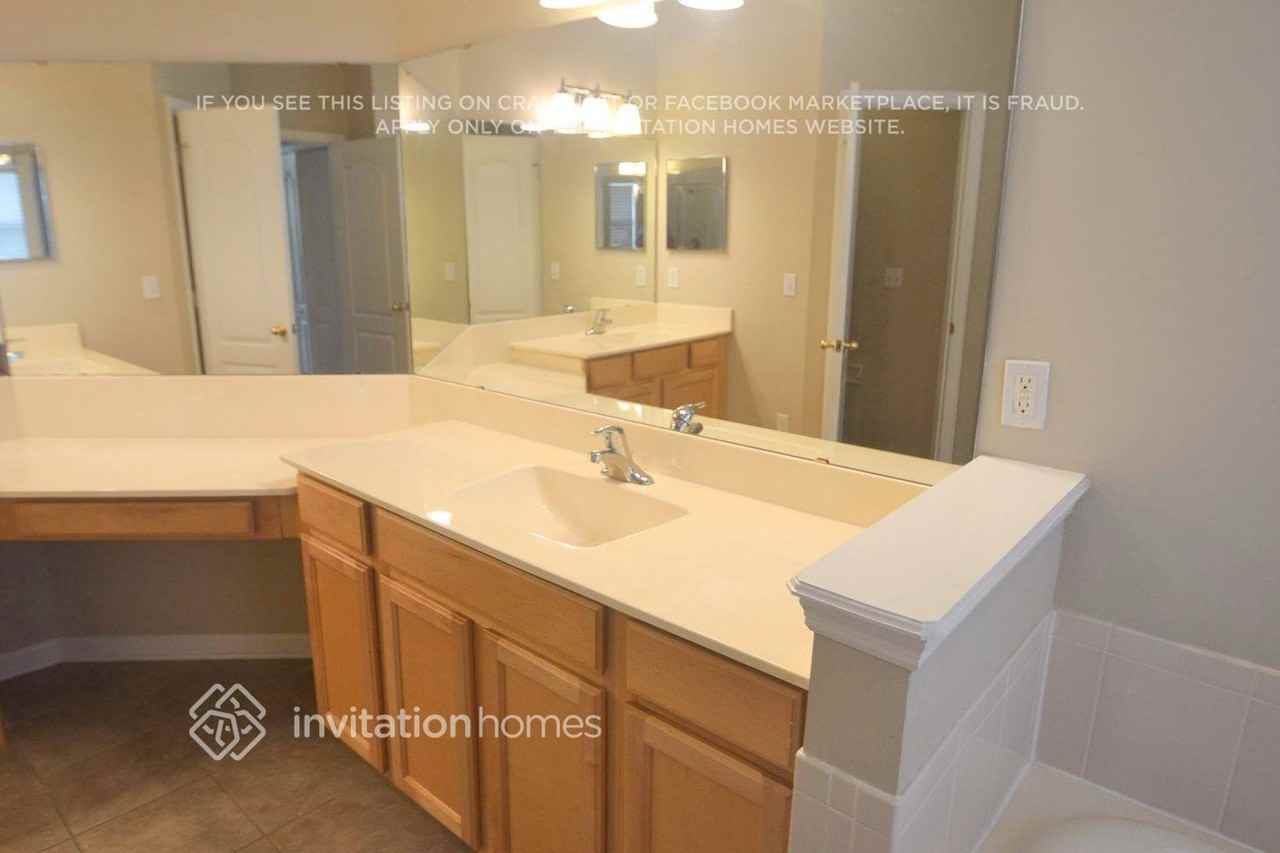 3209 Wandering Oaks Dr - Photo 3 of 6