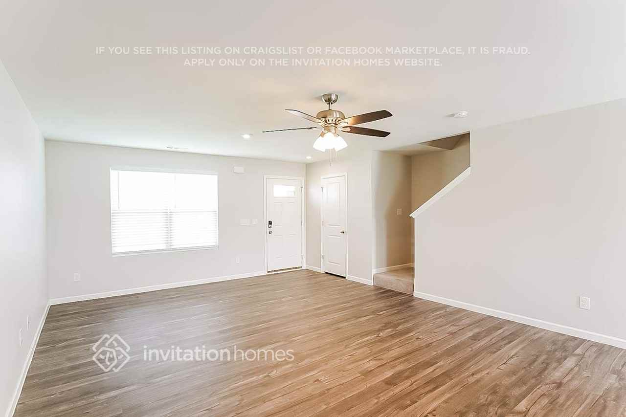 2101 Brokeshire Dr - Photo 4 of 18