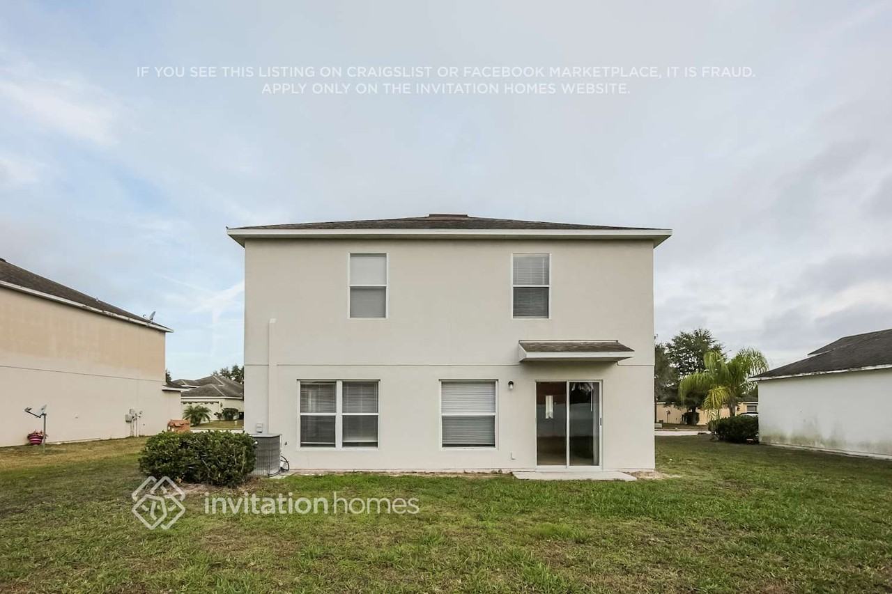 2458 Hamlet Cir - Photo 2 of 4