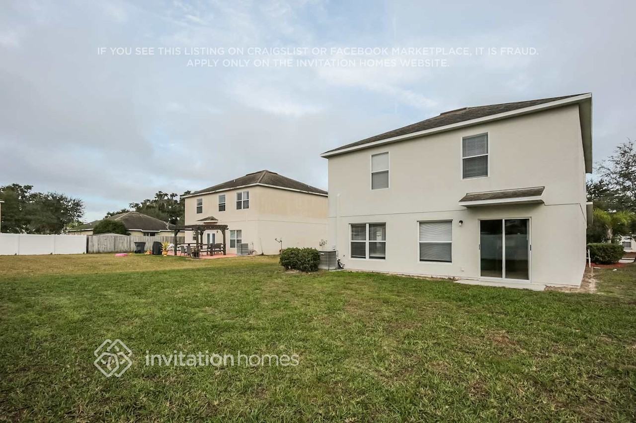 2458 Hamlet Cir - Photo 3 of 4