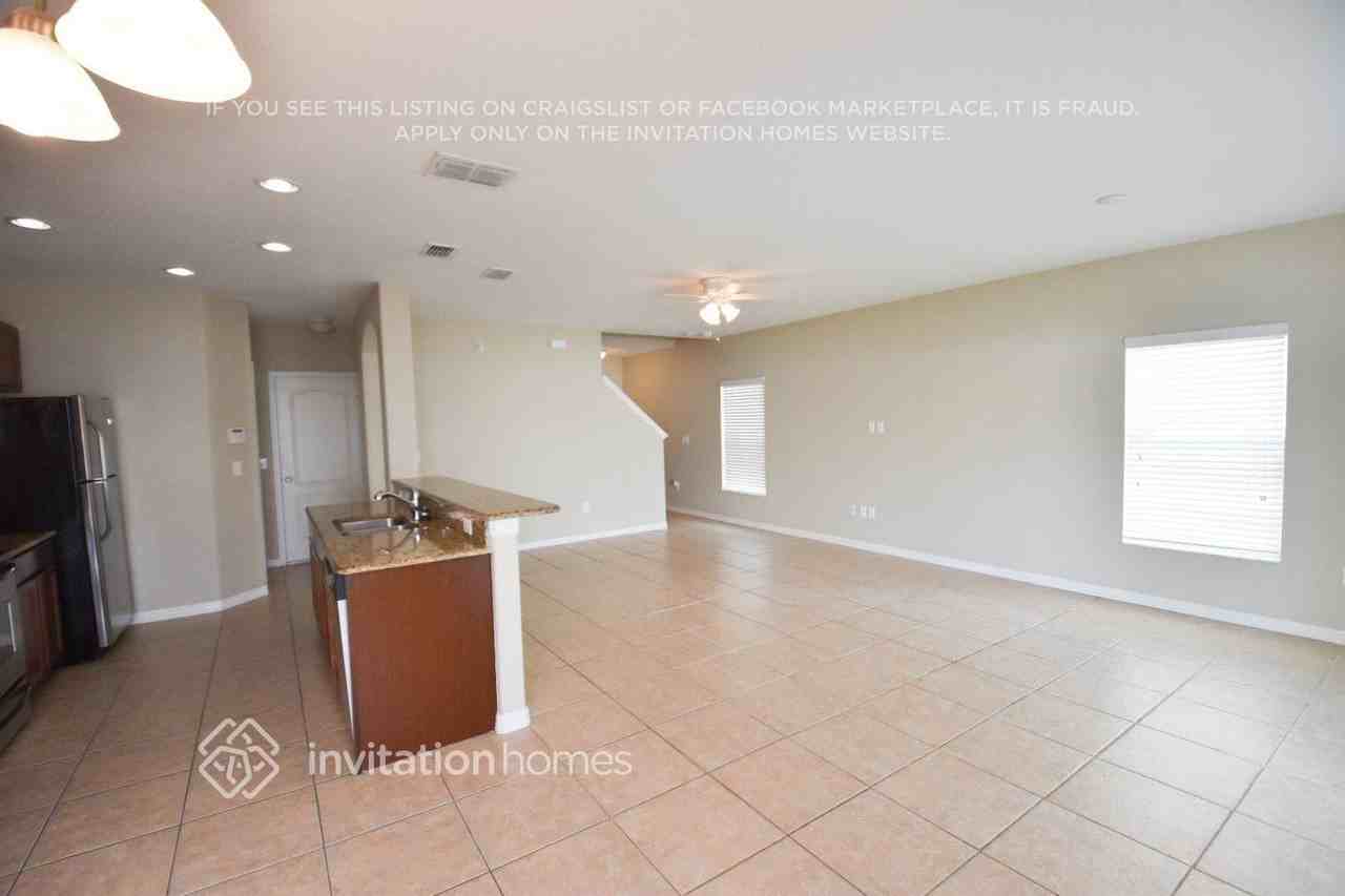 1015 Seminole Sky Dr - Photo 3 of 13