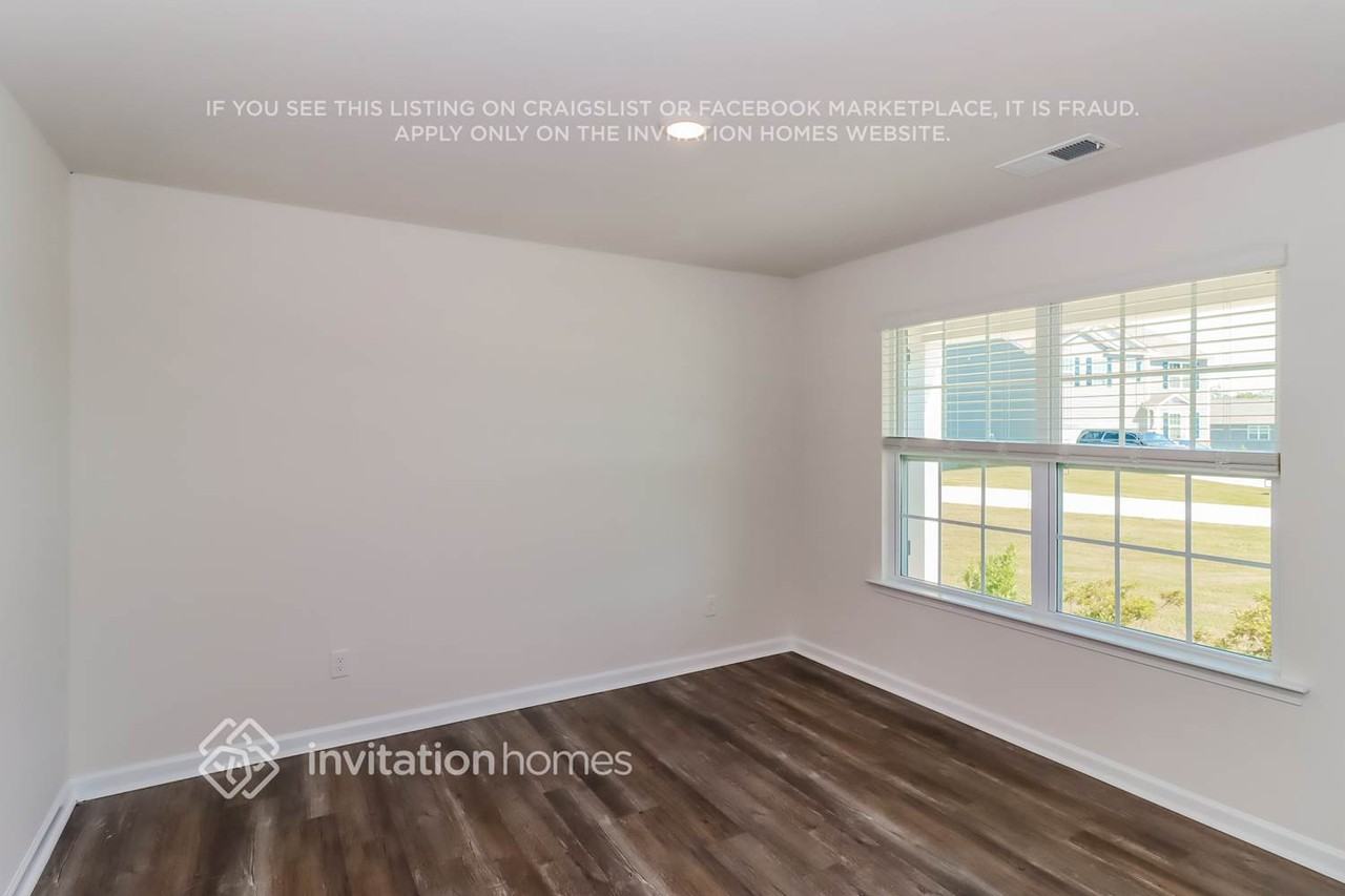 141 Clinton Ct - Photo 7 of 13