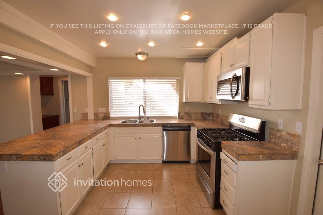 1420 Timberlane Dr - Photo 3 of 6