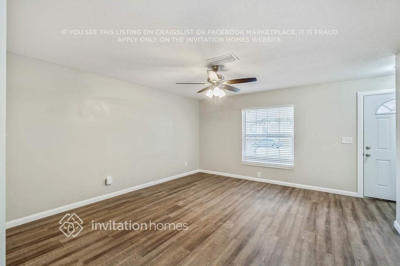 5695 Deerfield Rd - Photo 4 of 25