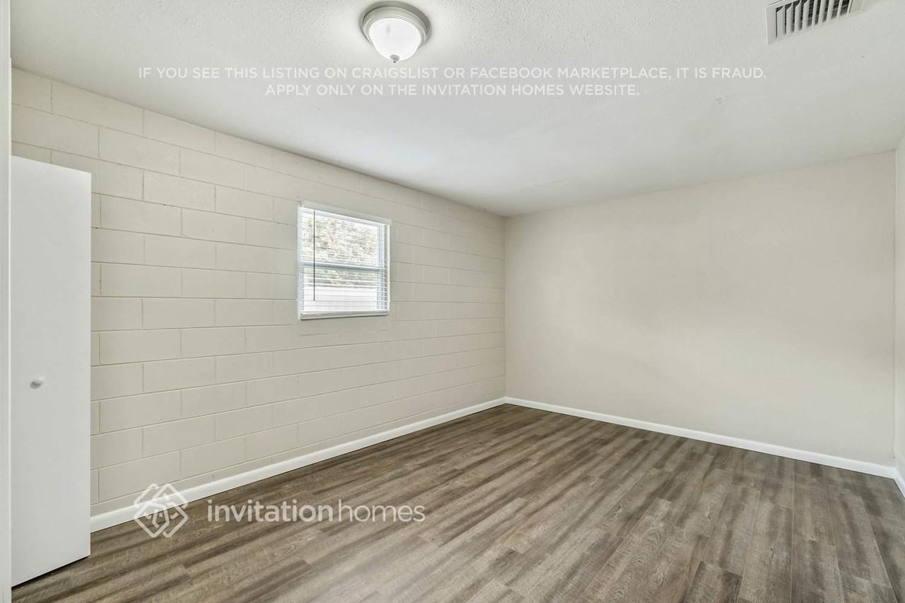 5695 Deerfield Rd - Photo 5 of 25