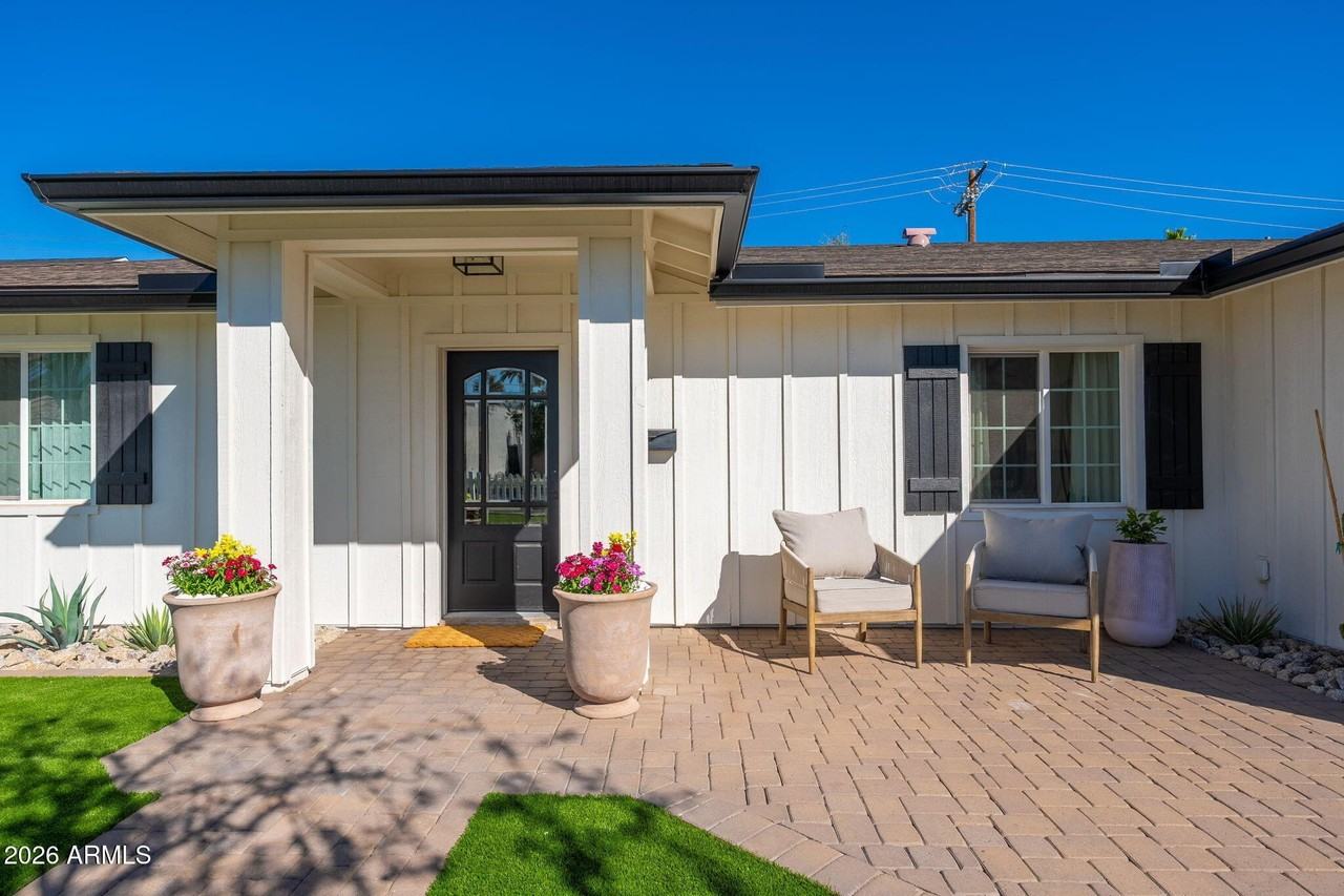 4030 E Fairmount Ave - Photo 3 of 30