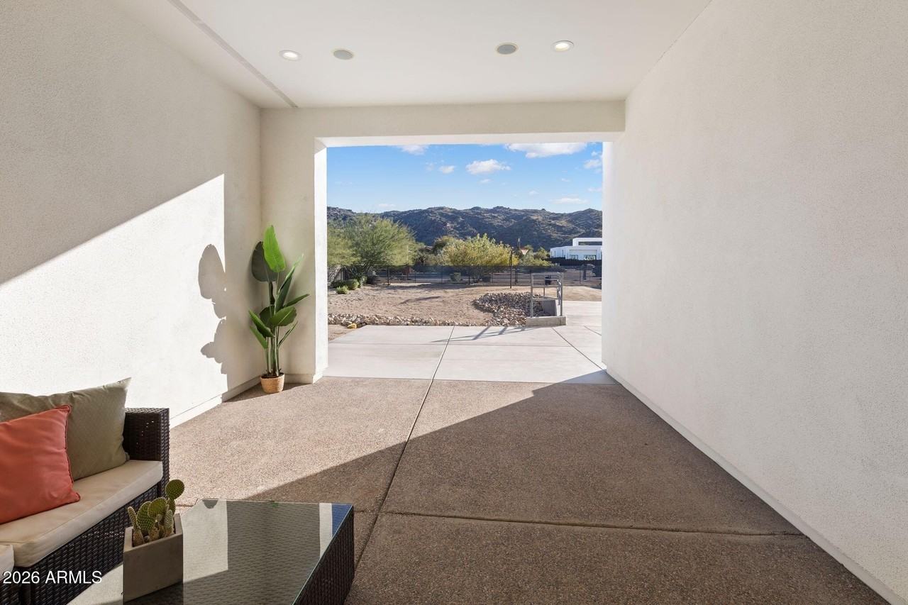 2252 E South Mountain Ave - Photo 2 of 50