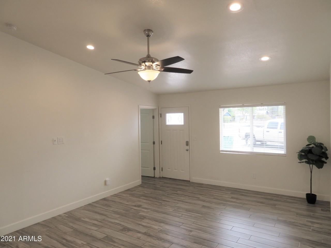 2156 E Jerome Ave - Photo 3 of 24