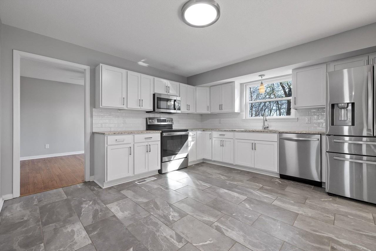 4508 Cloverdale Loop - Photo 7 of 38