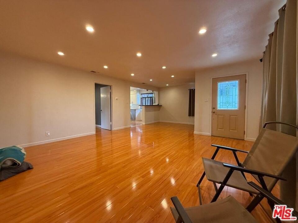 10642 Samoa Ave - Photo 2 of 22