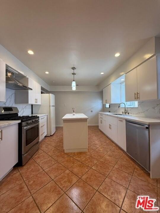 10642 Samoa Ave - Photo 5 of 22