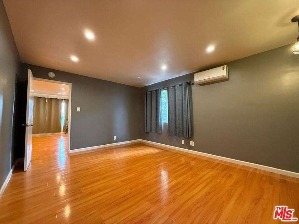 10642 Samoa Ave - Photo 7 of 22