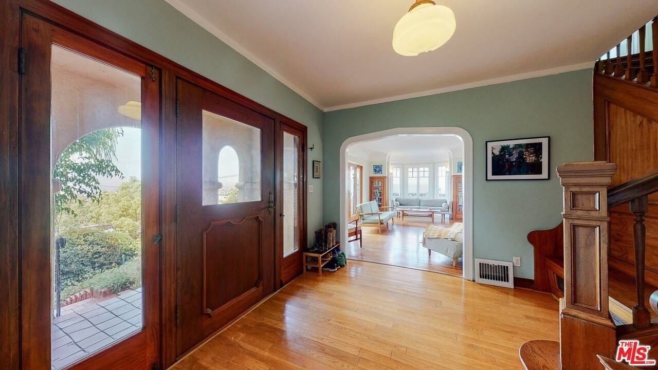 3627 Crestmont Ave - Photo 3 of 47