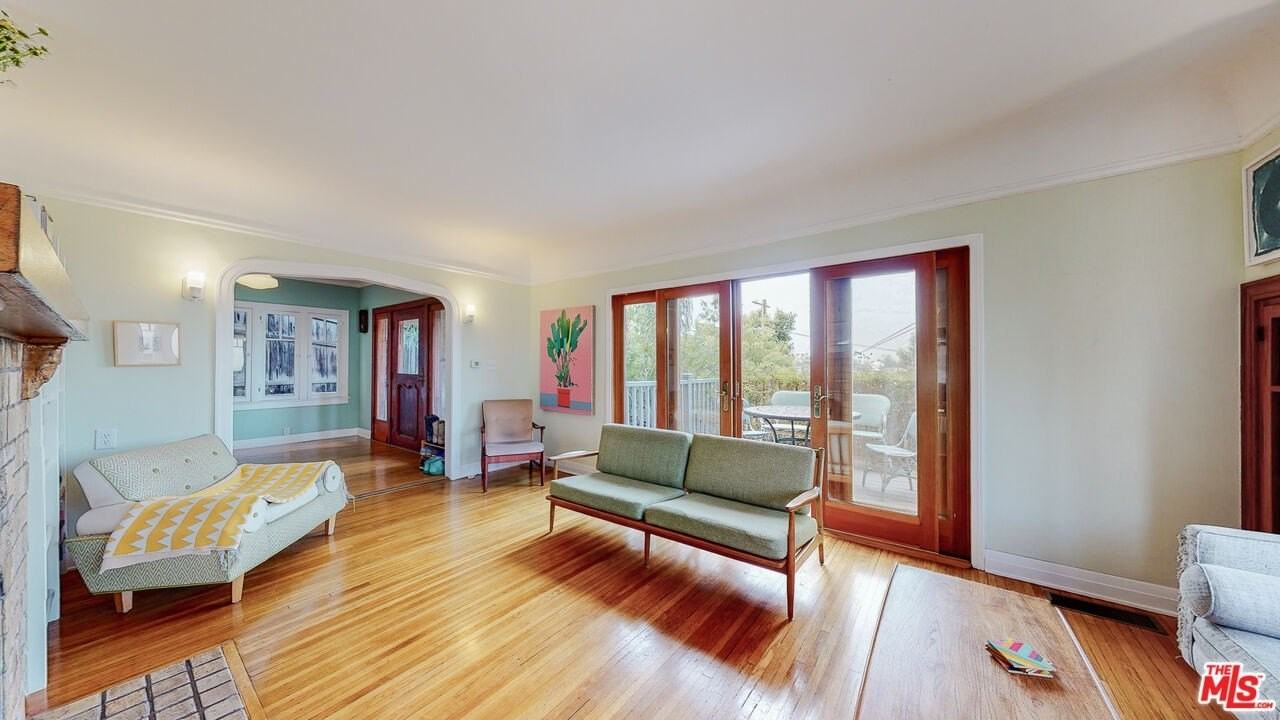 3627 Crestmont Ave - Photo 4 of 47