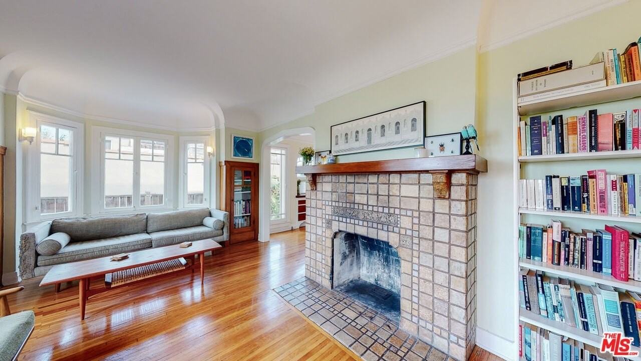 3627 Crestmont Ave - Photo 6 of 47