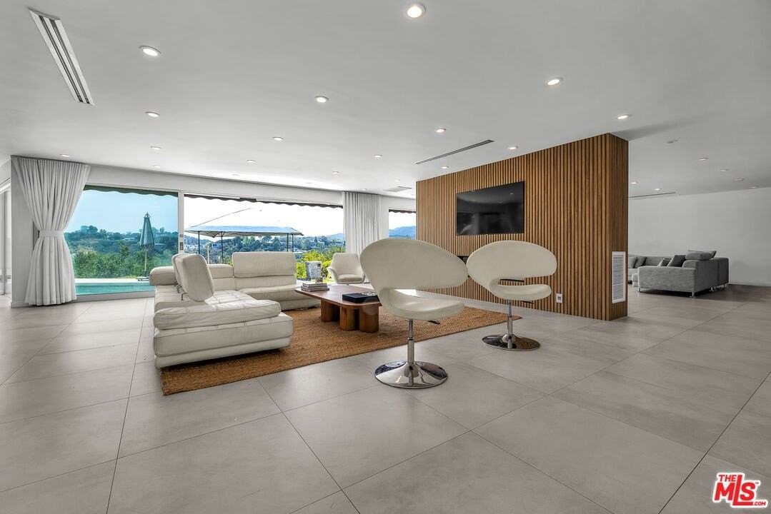 849 Glenmere Way - Photo 5 of 40