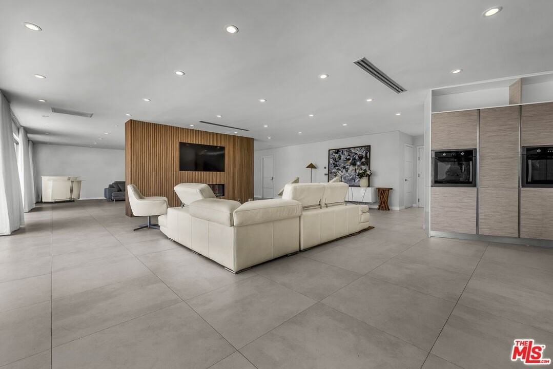 849 Glenmere Way - Photo 6 of 40