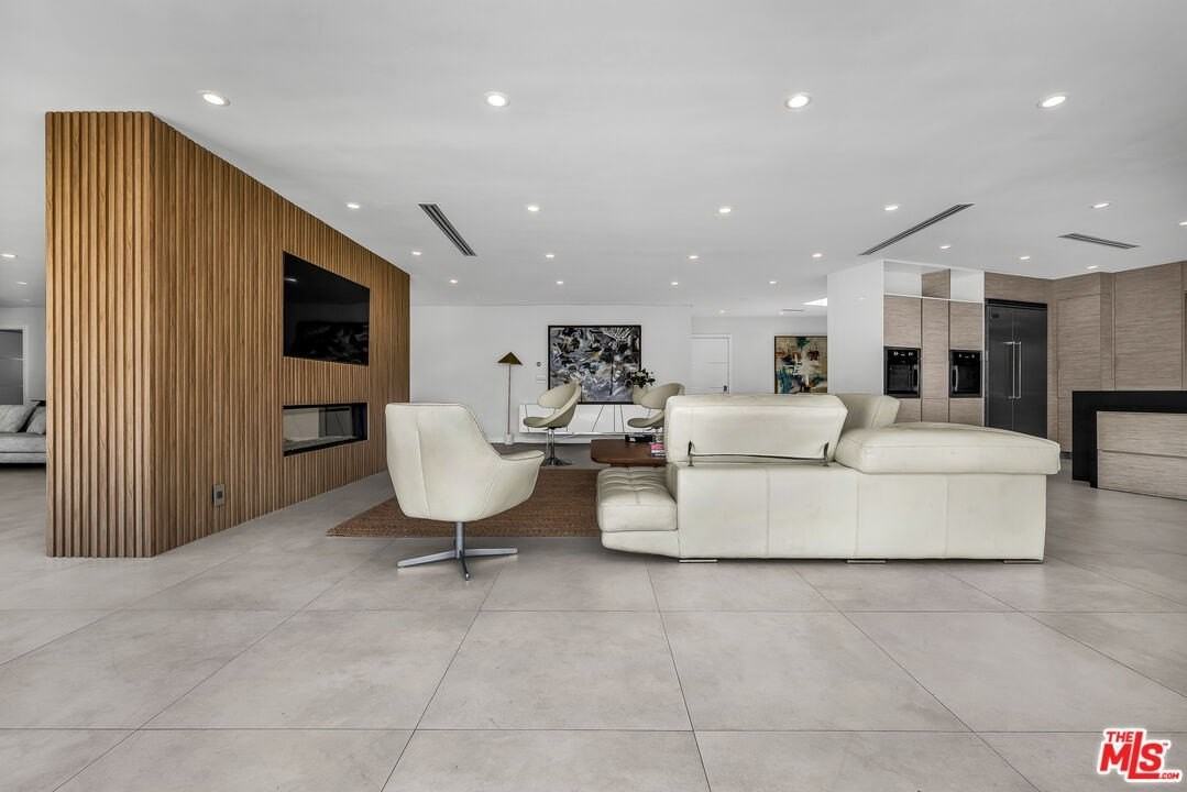 849 Glenmere Way - Photo 7 of 40