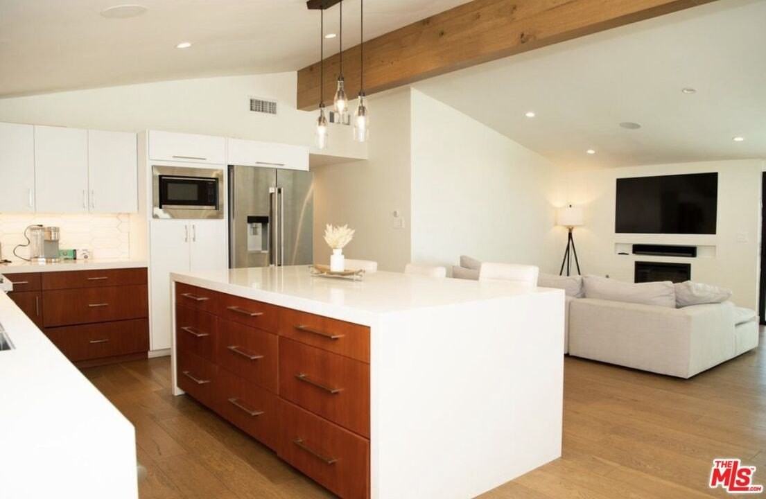 6329 Jumilla Ave - Photo 4 of 26