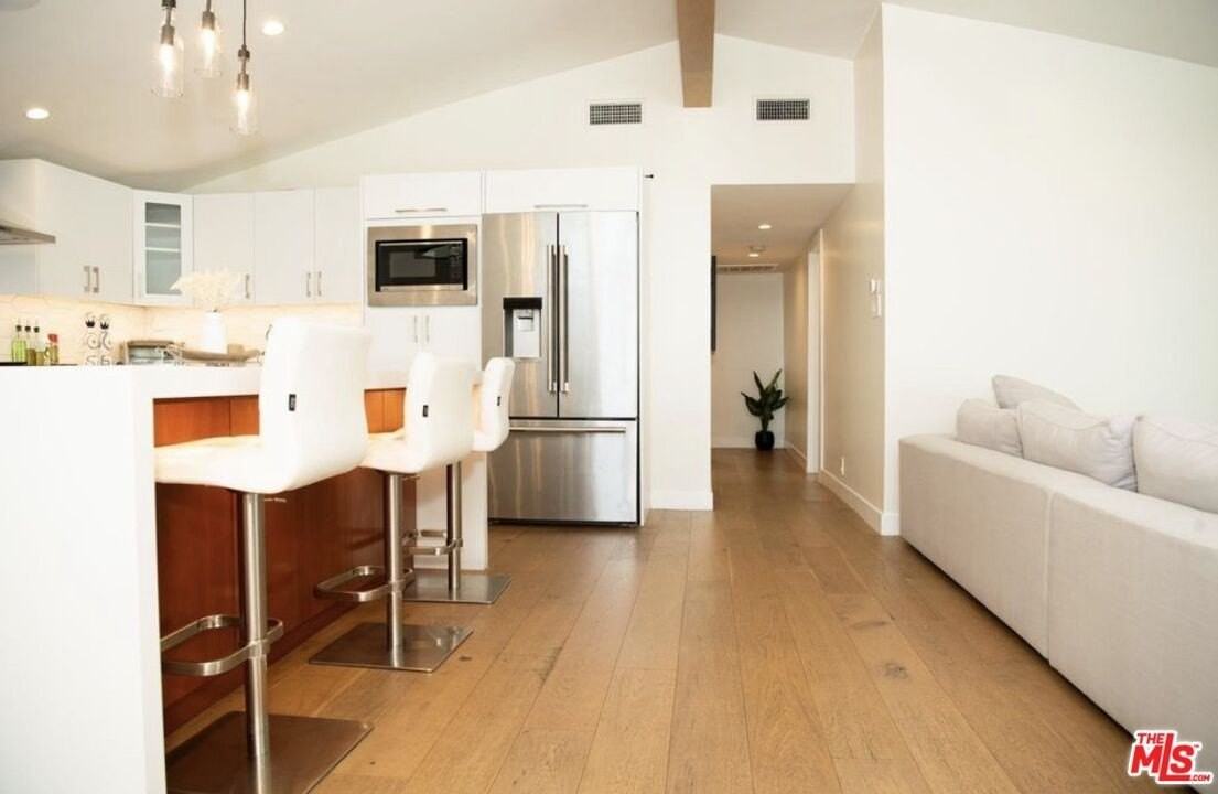 6329 Jumilla Ave - Photo 5 of 26