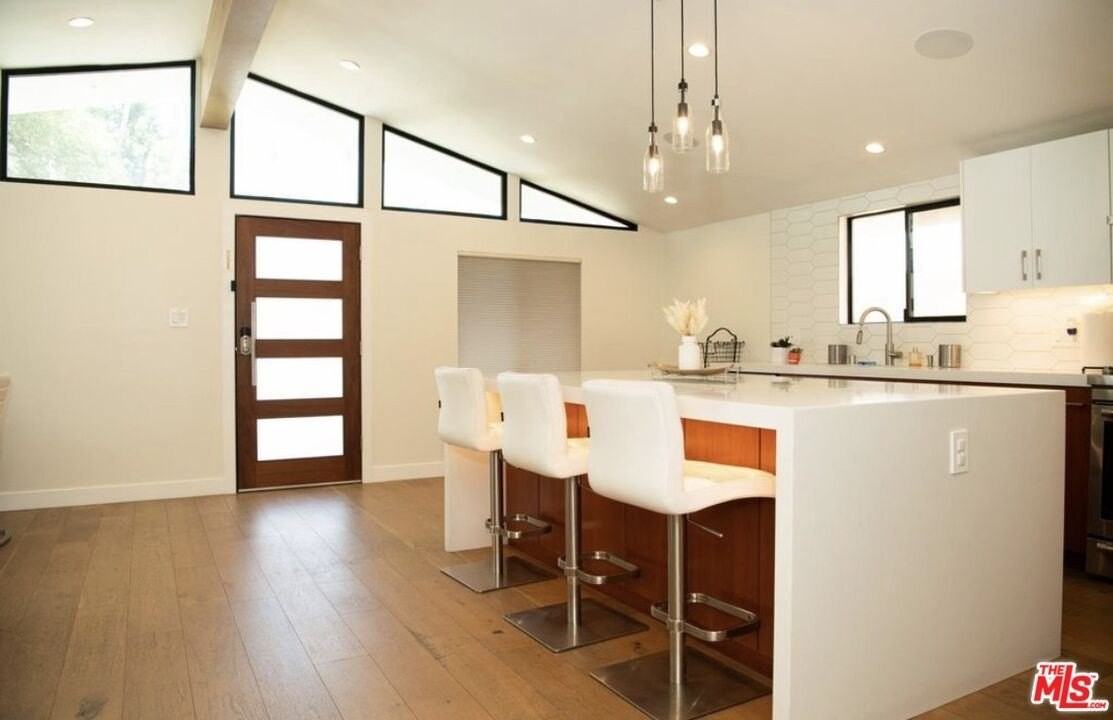 6329 Jumilla Ave - Photo 7 of 26