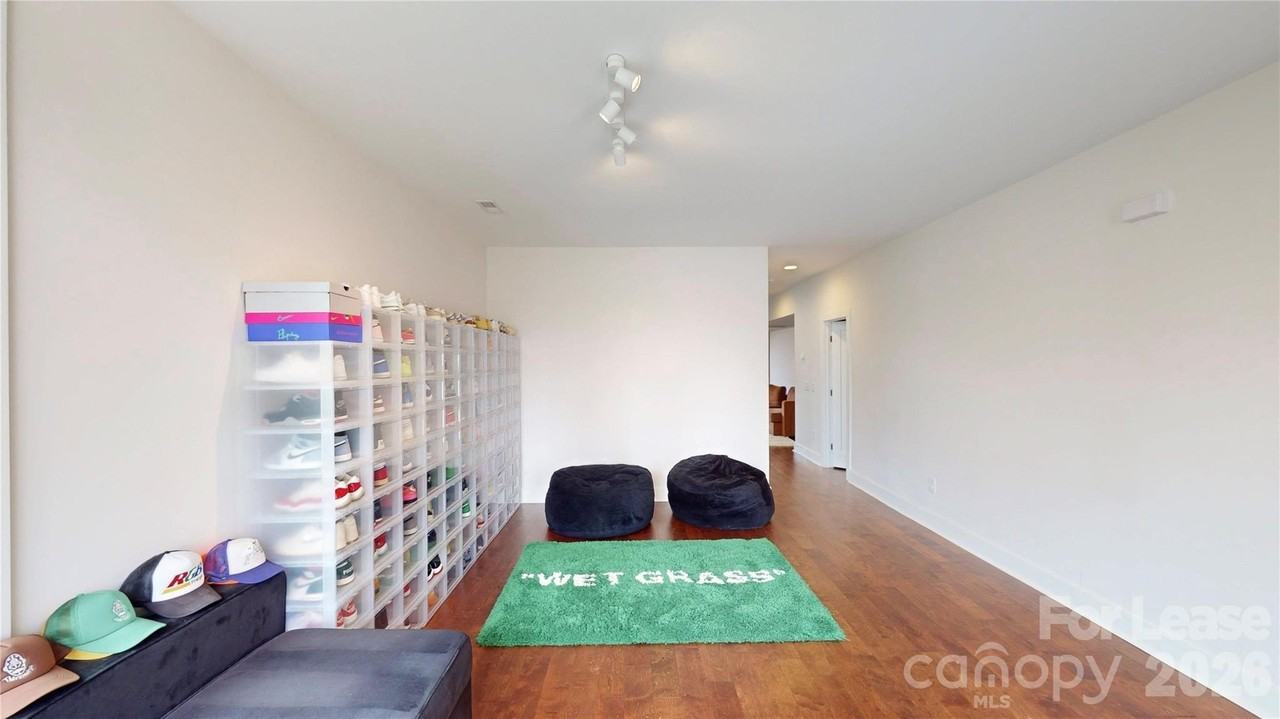 1220 Lomax Ave - Photo 4 of 47