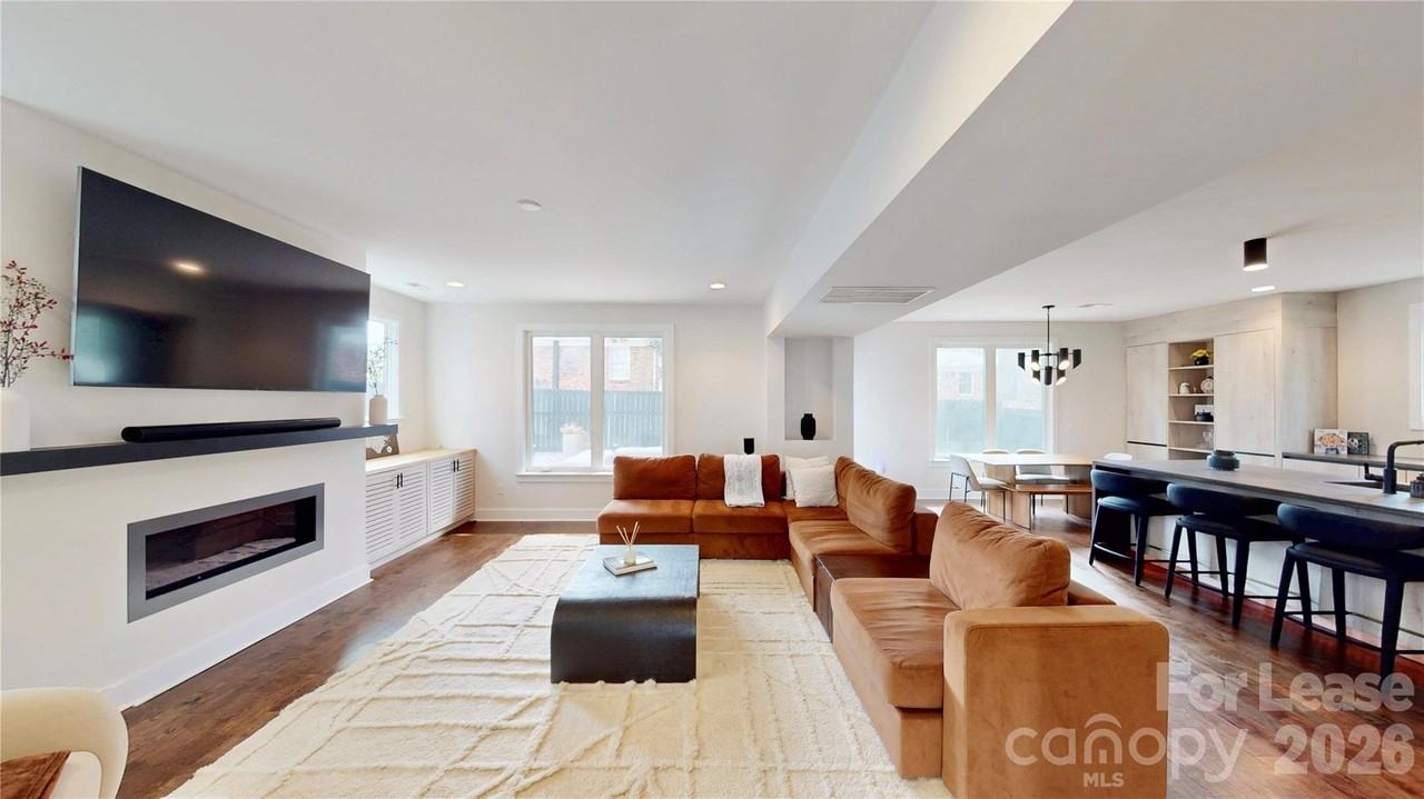 1220 Lomax Ave - Photo 7 of 47