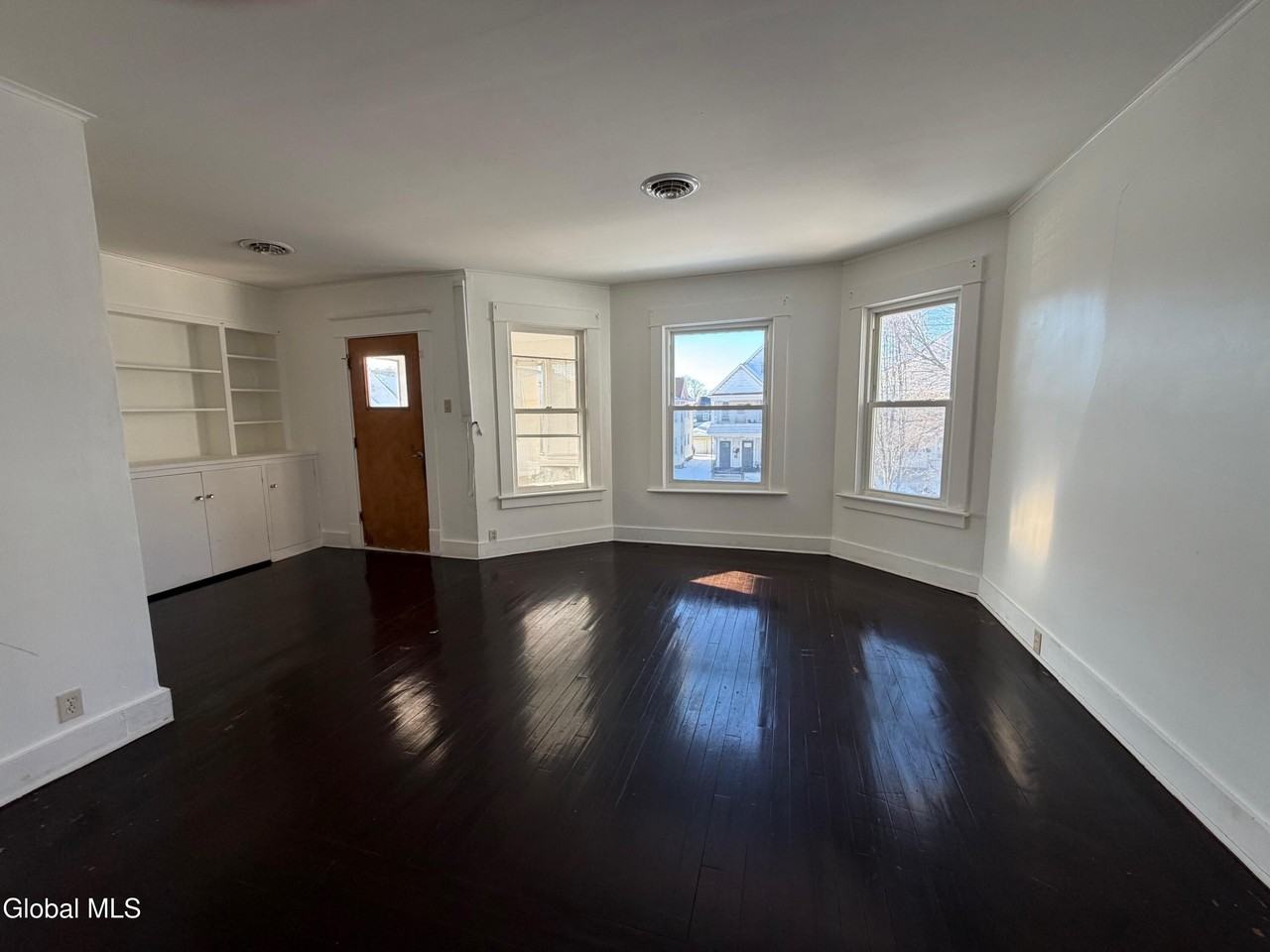 830 Hampton Ave - Photo 2 of 11