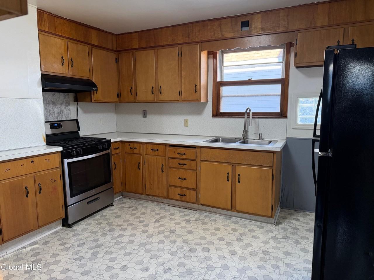 830 Hampton Ave - Photo 5 of 11