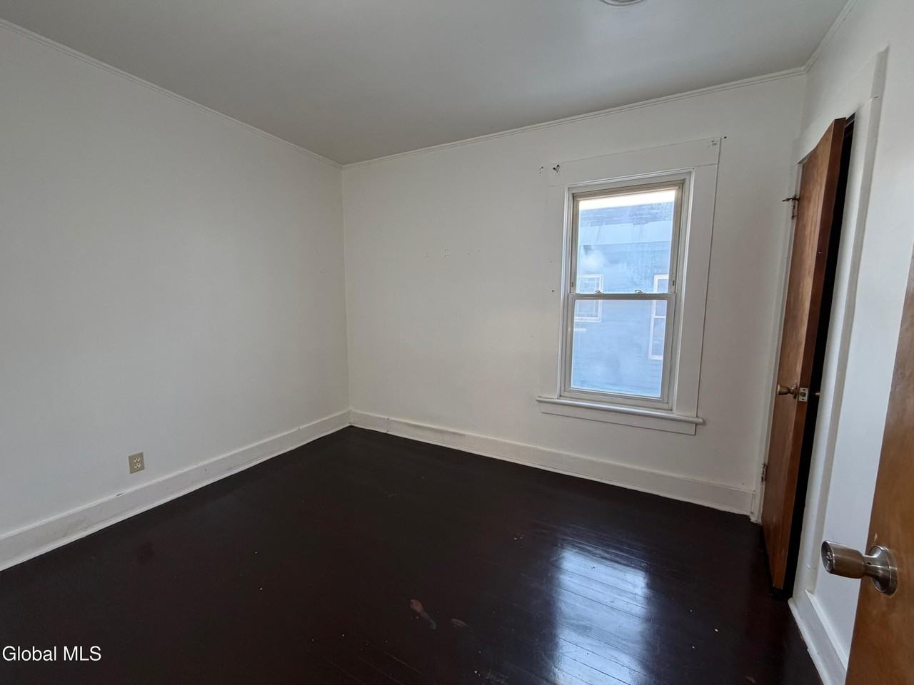 830 Hampton Ave - Photo 7 of 11