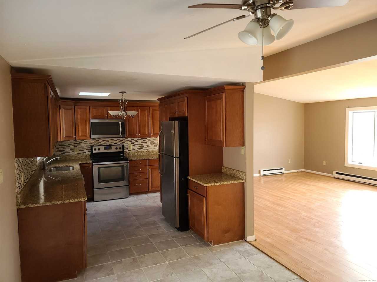 155 Flanders Rd - Photo 5 of 10