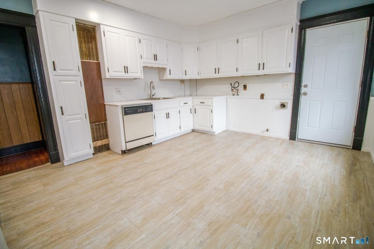 73 Lounsbury St Unit 3 #3 - Photo 5 of 14