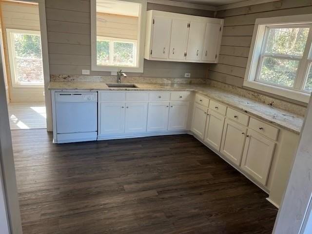 3485 Continental Dr - Photo 5 of 16