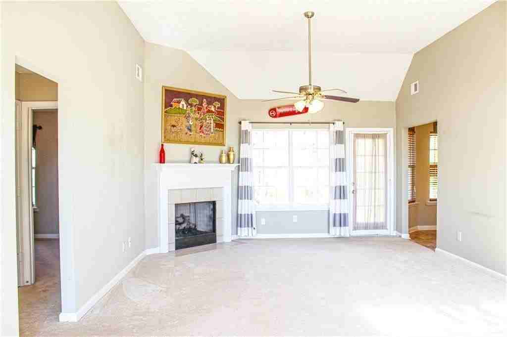4445 Scotland Ct - Photo 6 of 21
