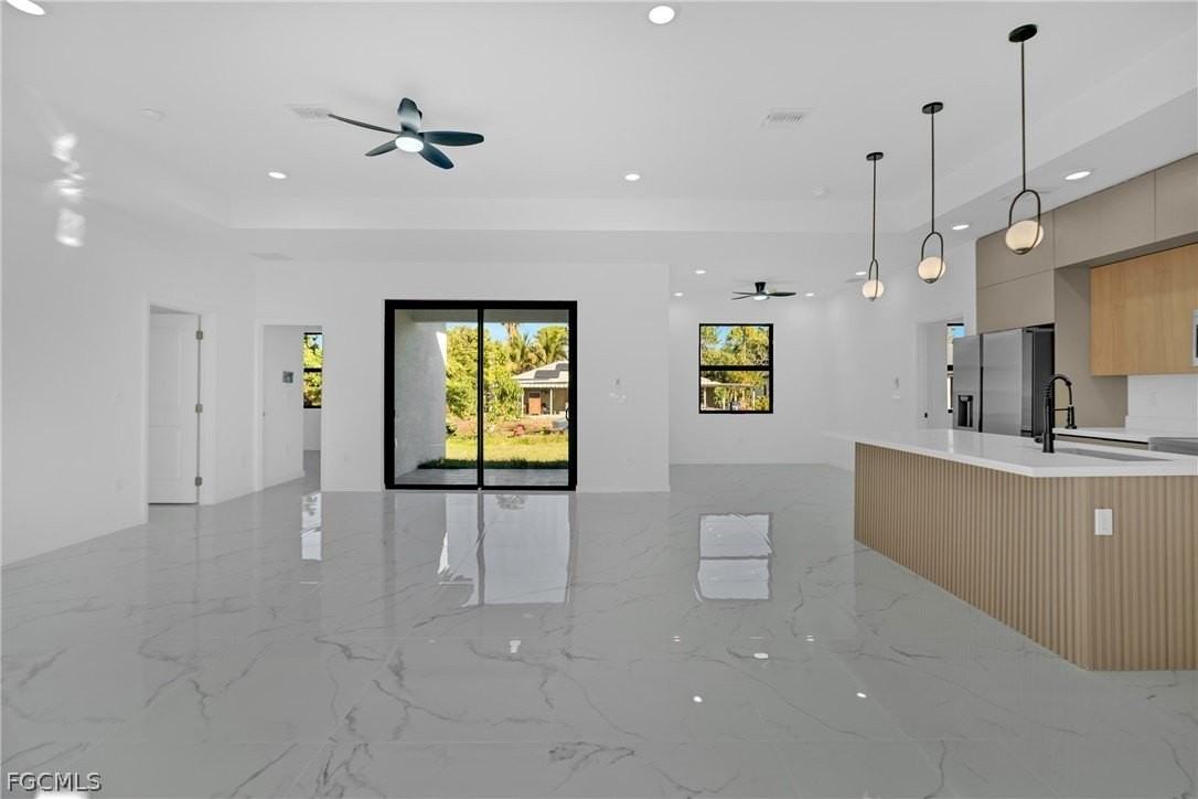 5231 6th St W - Photo 4 of 26