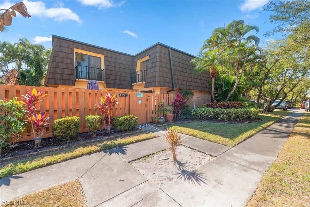 4029 Sandlewood Ln Apt 3 #3 - Photo 3 of 30